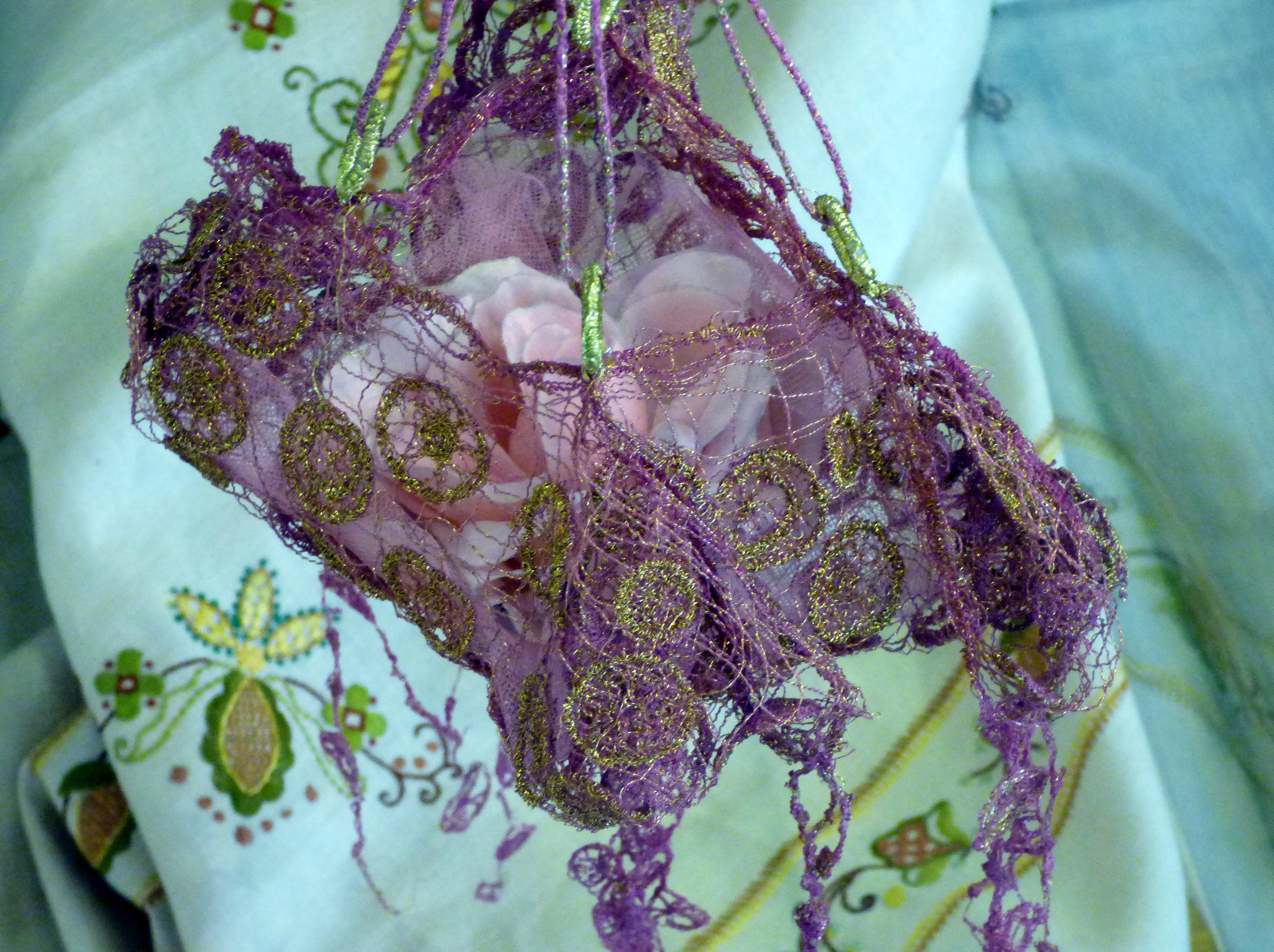 HANGING BASKET by Anne Mullins, free machine embroidery on soluble fabric