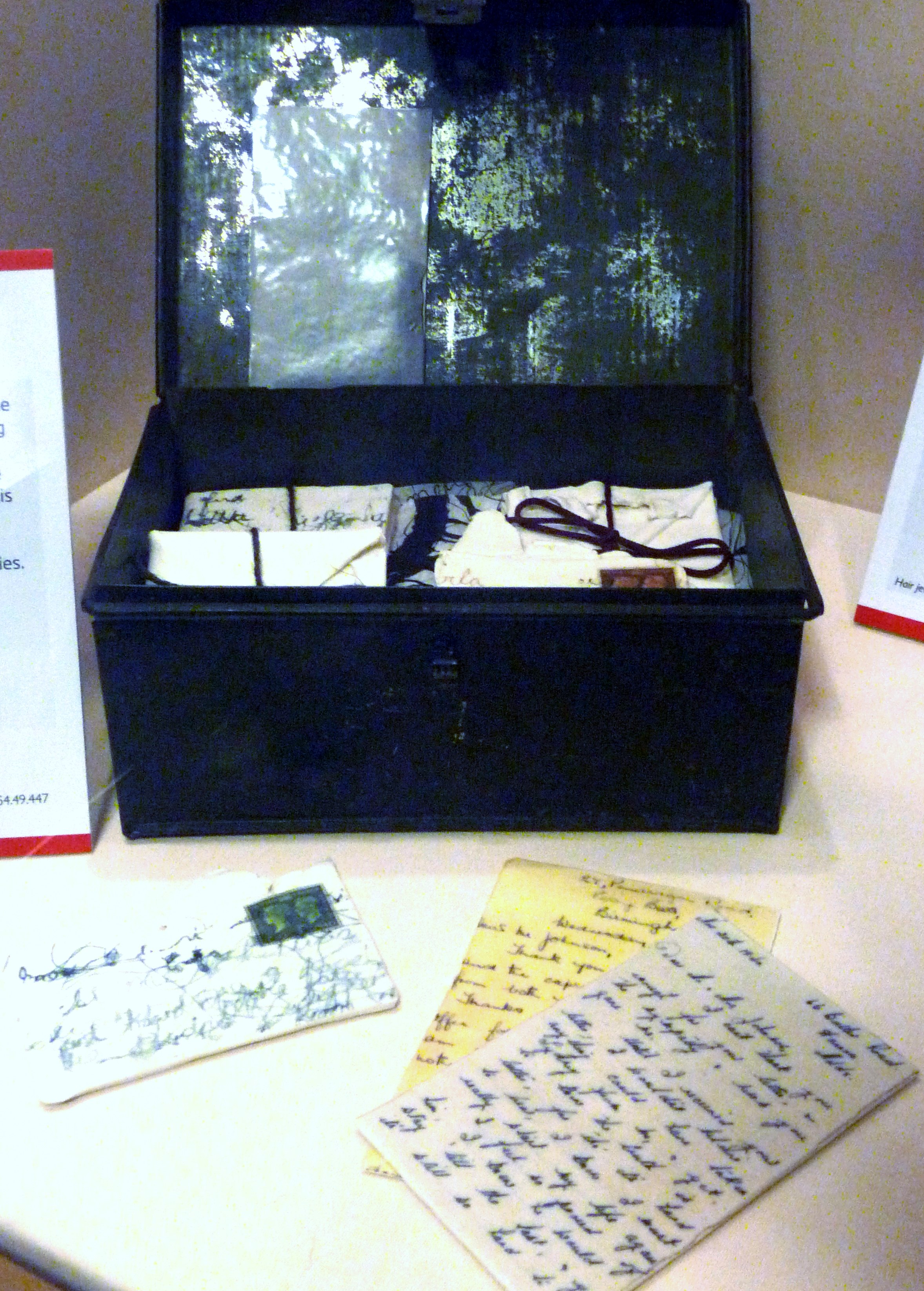KEEPSAKE BOX by Faye Johnson, 2014, porcelain
