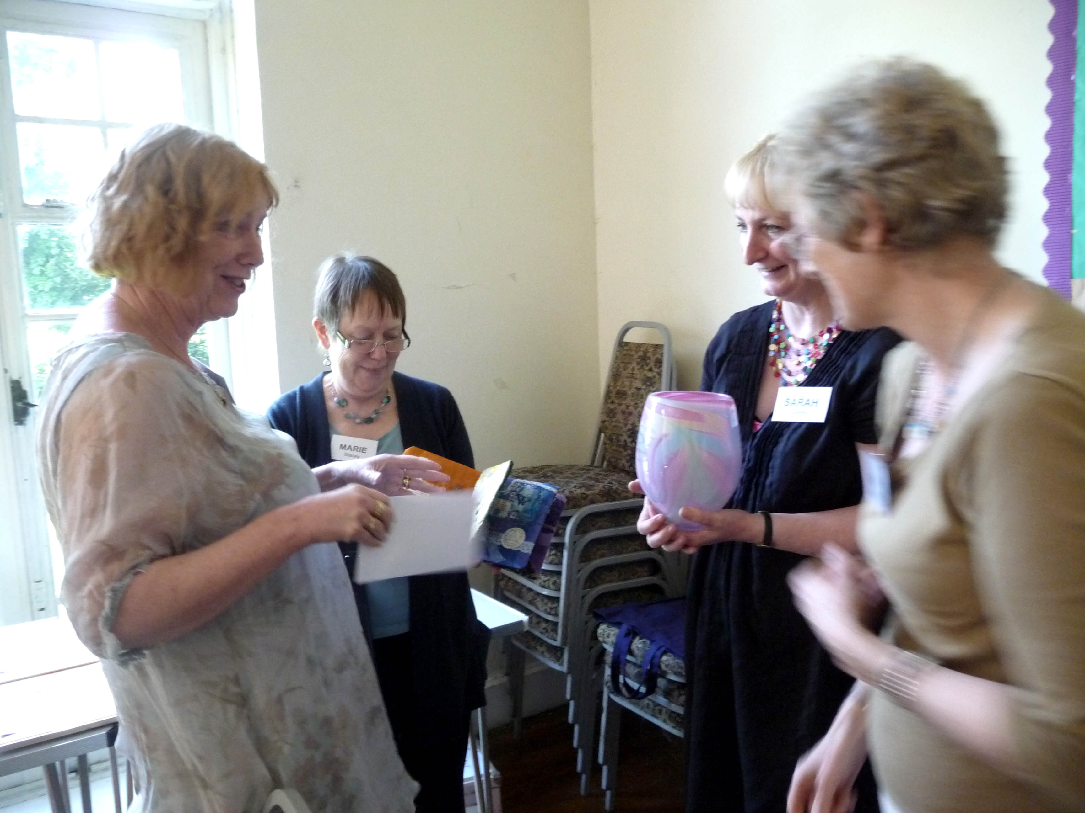 Mal Ralston, winner of MEG Colour Competition 2014, being presented with the Edna Billiston Glass Trophy by Sarah and Kim