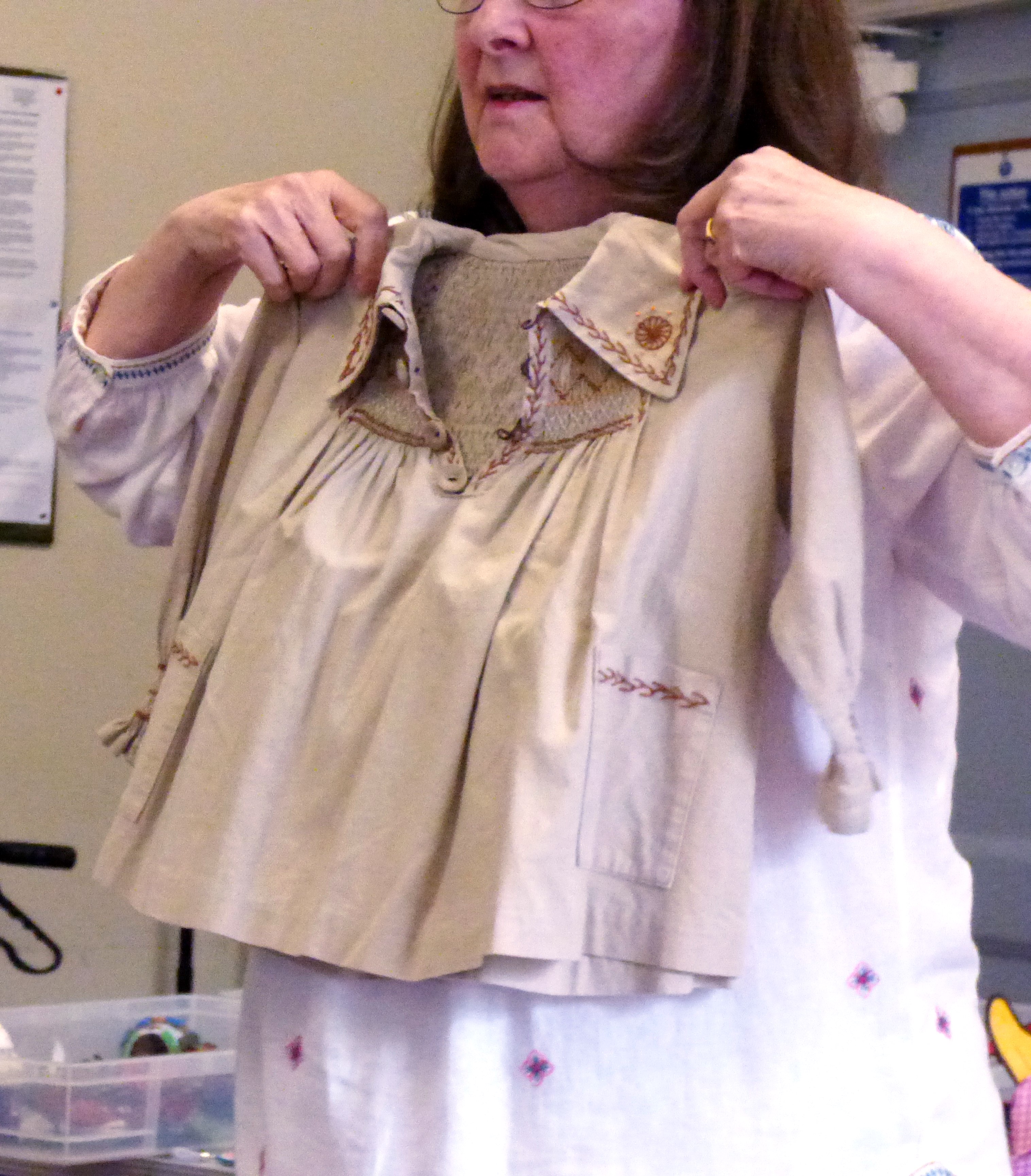 English smock by Sue Simper, Talk by members of Cheshire Borders branch @ MEG 2019
