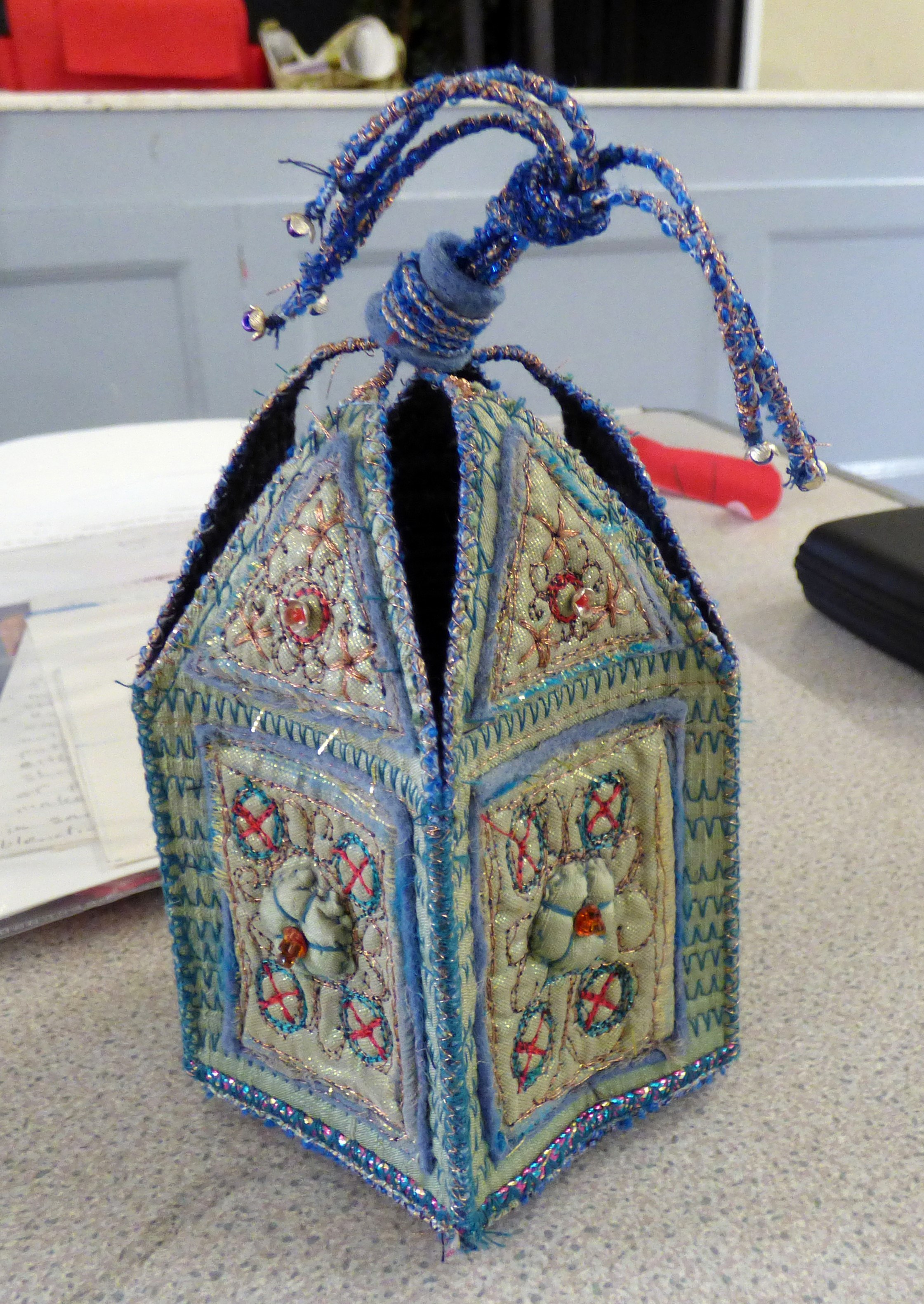 sample by Sheila Conchie at 5 sided casket workshop, July 2019