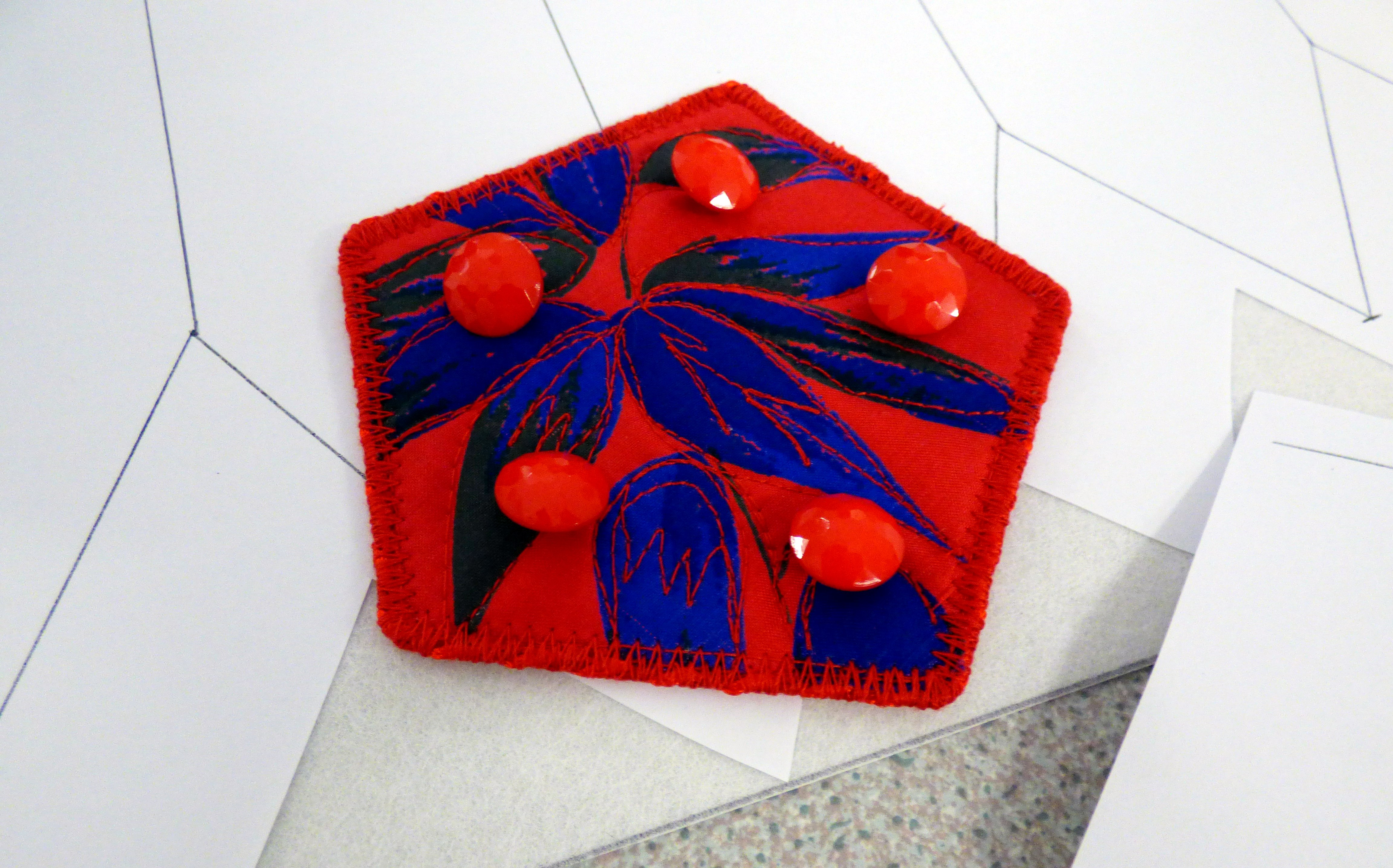 sample of base of casket by Sheila Conchie at 5 sided casket workshop, July 2019