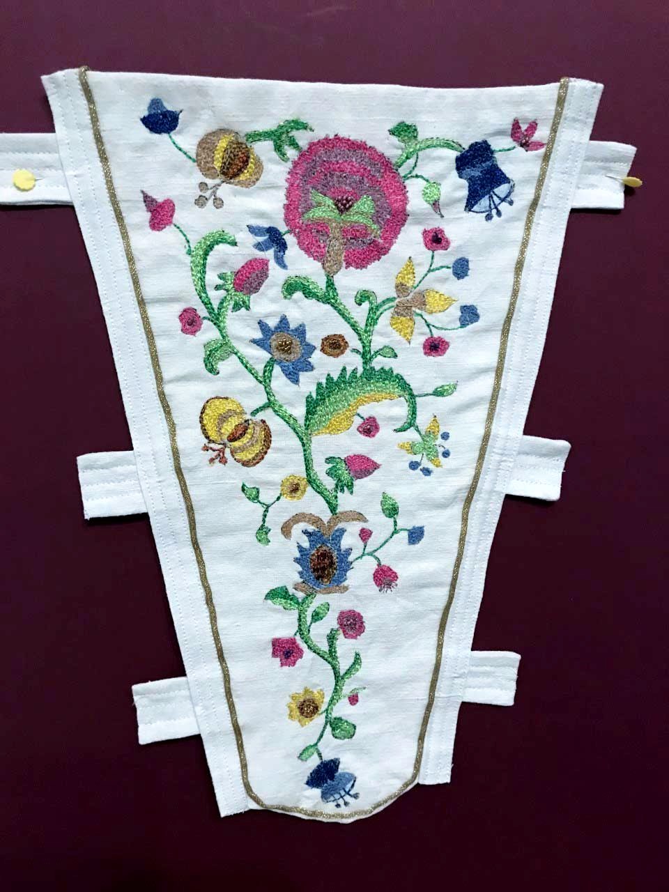 ELIZABETHAN STOMACHER by Pat McBride, machine embroidery, MEG display at NW Regional Day 2021