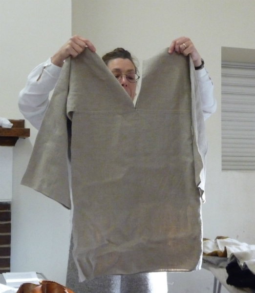 Egyptian shirt made of linen without wasting fabric (reproduction)