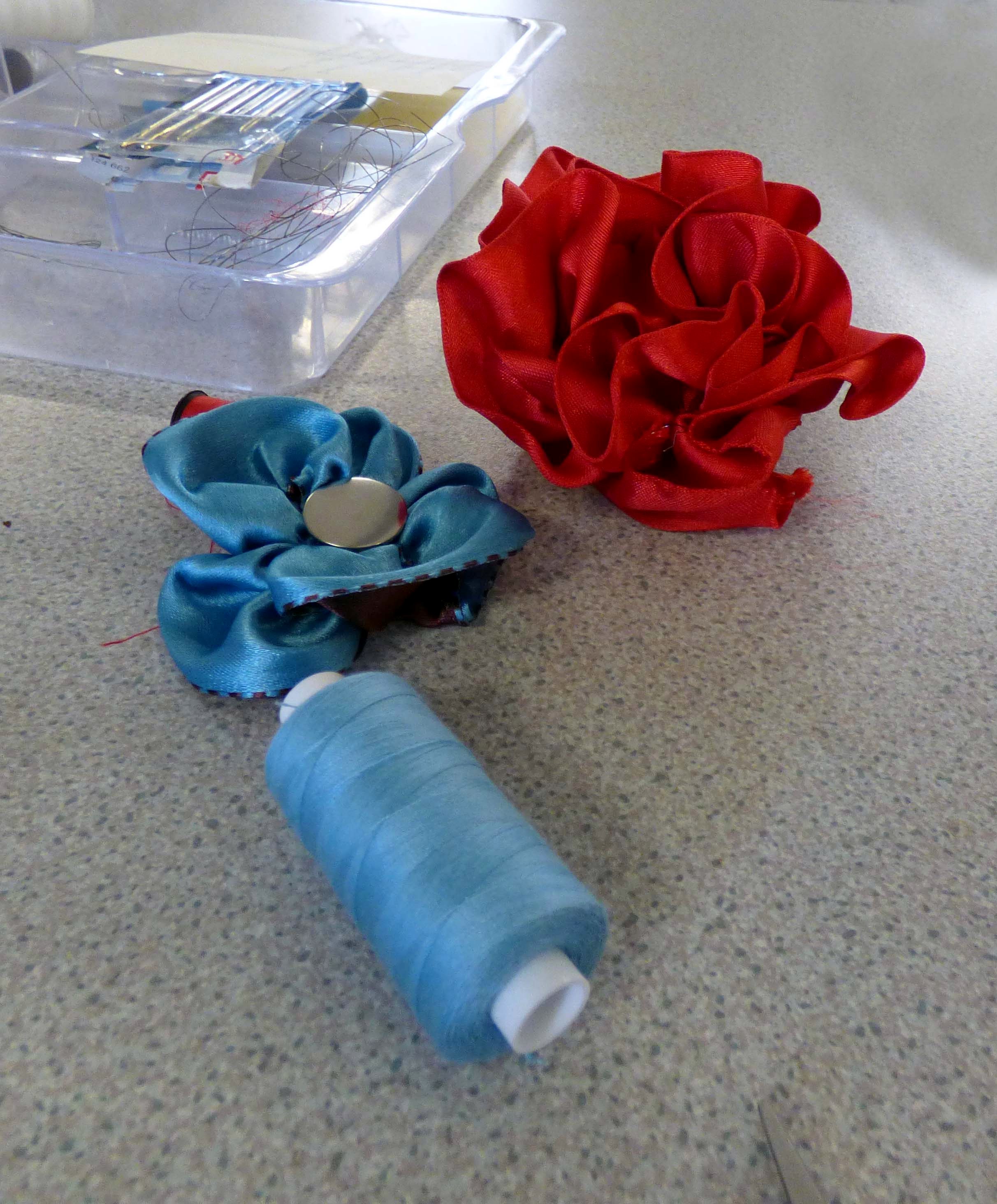 students work at "The Art of Flowers" Workshop with Gill Roberts, Feb 2019
